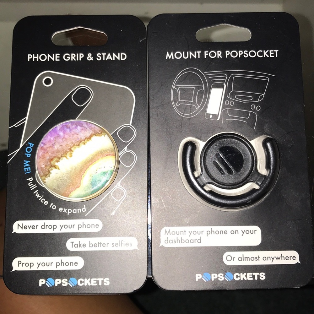 Pop socket and mount